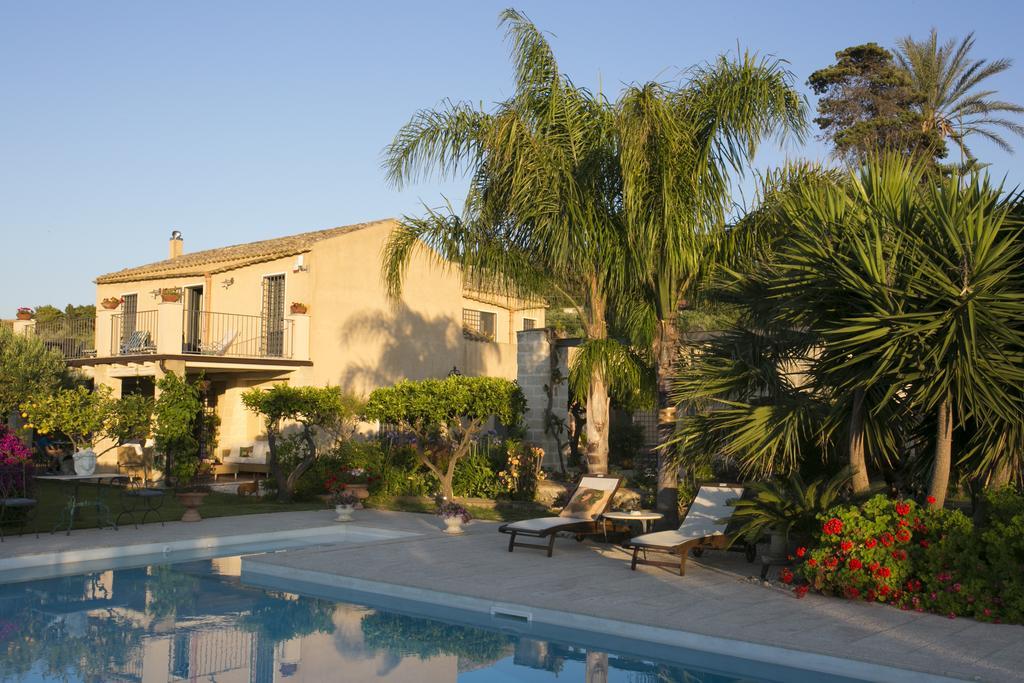 Baglio Sant'Andrea Bed & Breakfast Valderice Exterior photo